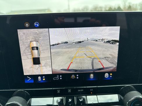 Used 2024 Chevrolet Colorado Trail Boss w/ Technology Package image 17