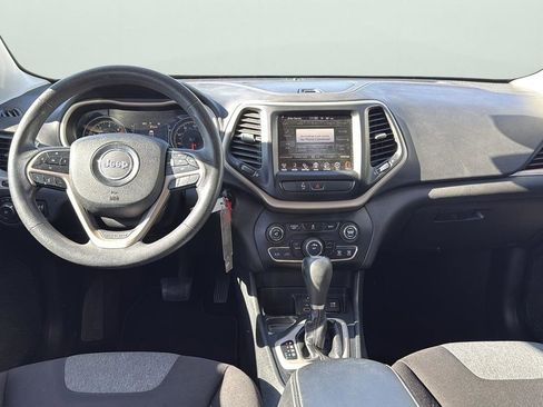Used 2018 Jeep Cherokee Latitude FWD image 18