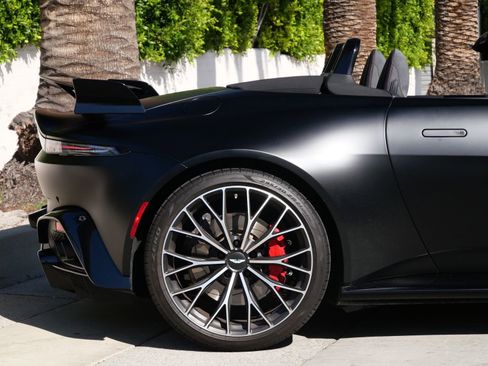 Used 2022 Aston Martin V8 Vantage Roadster image 17