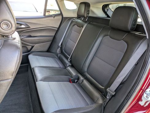 Used 2025 Chevrolet Trax LT w/ LT Convenience Package image 24