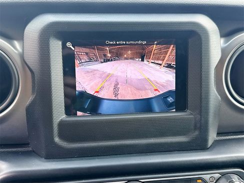 Used 2022 Jeep Gladiator Sport image 15