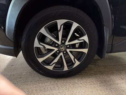 Used 2025 Toyota Corolla Cross XLE image 26