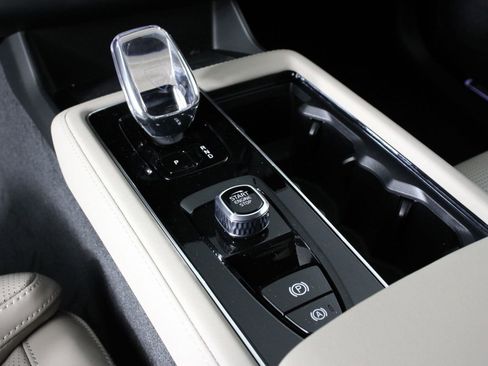 New 2026 Volvo XC90 T8 Ultra w/ Protection Package Premier AWD/4WD image 7