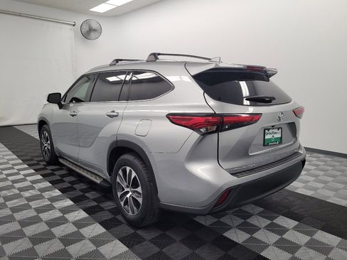 Used 2021 Toyota Highlander XLE image 5