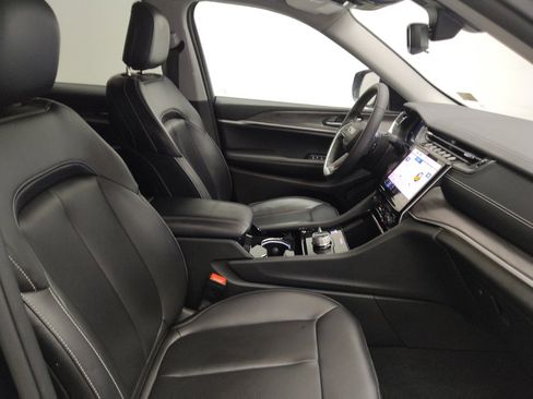 Used 2023 Jeep Grand Cherokee Limited AWD/4WD image 21