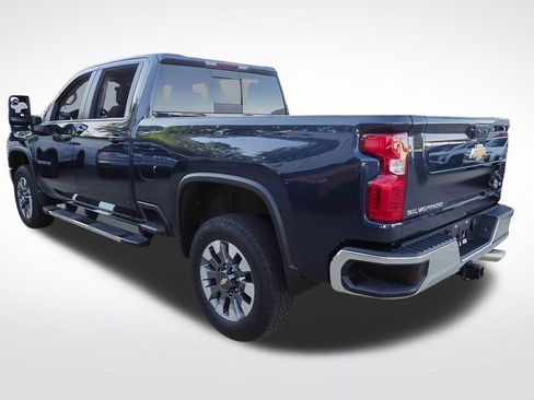 Used 2022 Chevrolet Silverado 2500 LT w/ Convenience Package AWD/4WD image 5