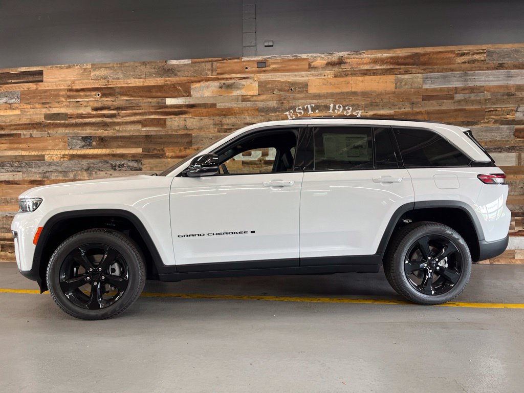 New 2026 Jeep Grand Cherokee Limited AWD/4WD image 16