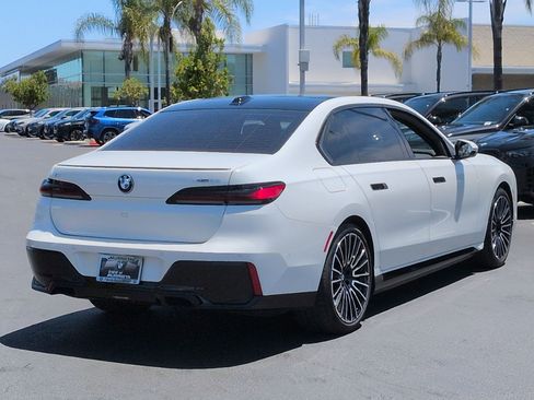 Used 2025 BMW i7 xDrive60 AWD/4WD image 10
