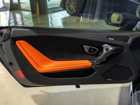Used 2022 Lamborghini Huracan EVO RWD image 31