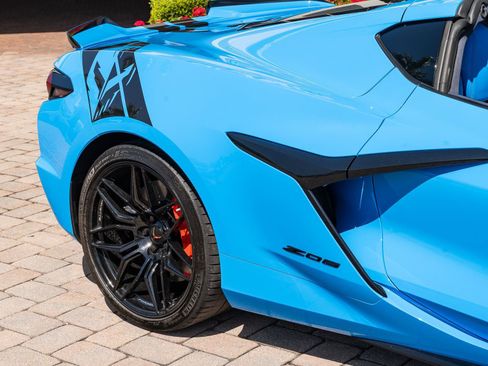 Used 2024 Chevrolet Corvette Z06 w/ Stealth Interior Trim Package image 11