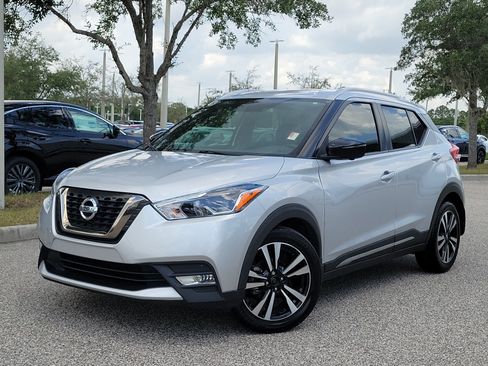 Used 2019 Nissan Kicks SR w/ SR Premium Package FWD image 33