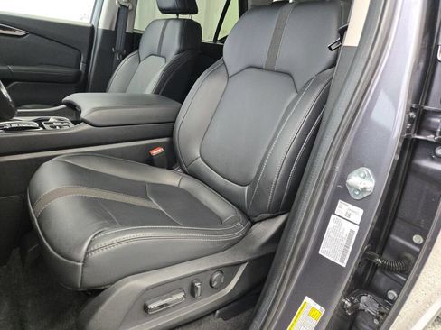 Used 2025 Honda Pilot Touring image 29