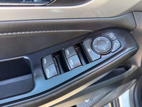 Used 2022 Chevrolet Traverse LT image 13