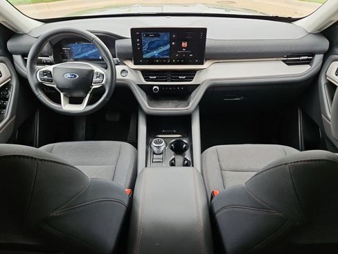 Used 2025 Ford Explorer Active AWD/4WD image 18