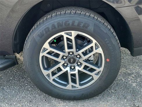 New 2025 Ford Expedition Active image 19