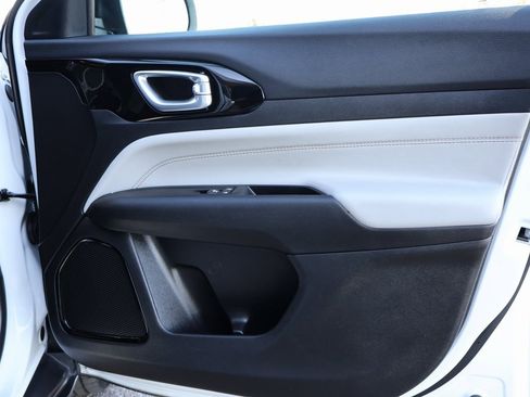 Used 2023 Jeep Compass Limited image 9