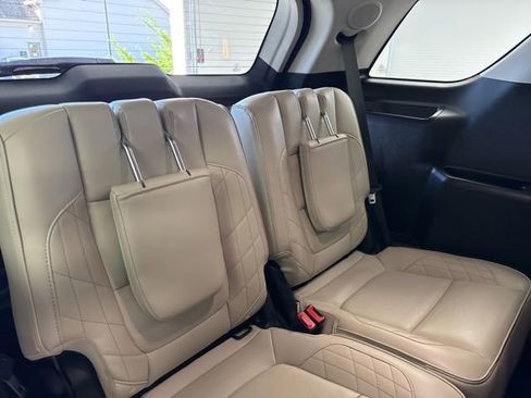 Used 2018 Ford Explorer Platinum image 16