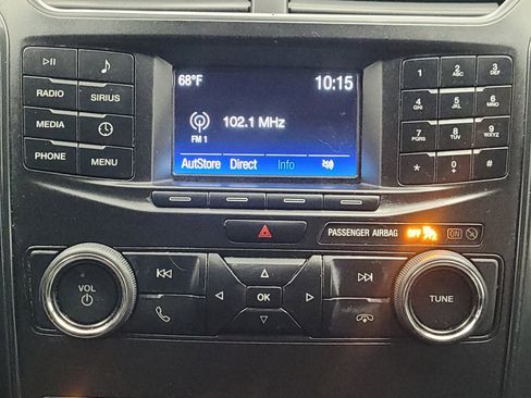 Used 2018 Ford Explorer XLT FWD image 25