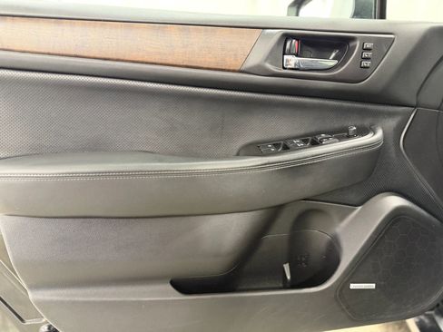 Used 2017 Subaru Outback 2.5i Limited AWD/4WD image 11