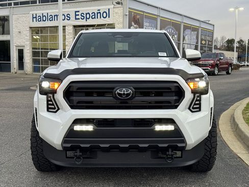 Used 2025 Toyota Tacoma SR5 image 3