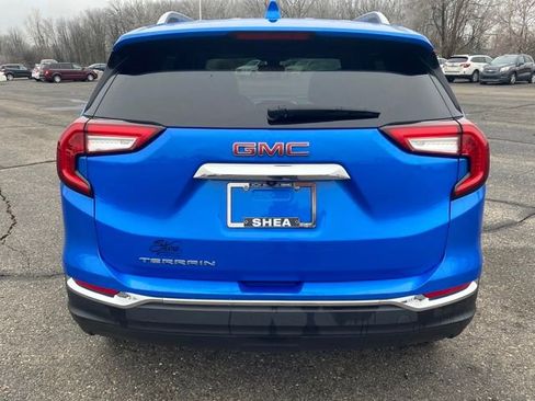 Used 2024 GMC Terrain SLT image 3