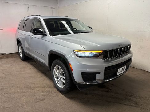 Used 2023 Jeep Grand Cherokee L Laredo w/ Luxury Tech Group I AWD/4WD image 1