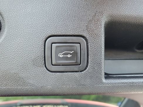 Used 2023 Chevrolet Equinox RS FWD image 30