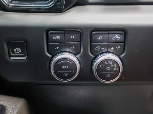 Used 2024 GMC Sierra 1500 AT4 w/ Technology Package AWD/4WD image 18