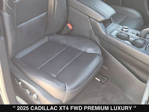 Used 2025 Cadillac XT4 Premium Luxury FWD image 32