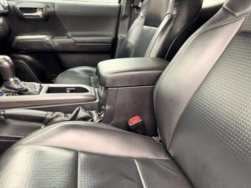 Used 2020 Toyota Tacoma TRD Sport w/ TRD Premium Sport Package image 7