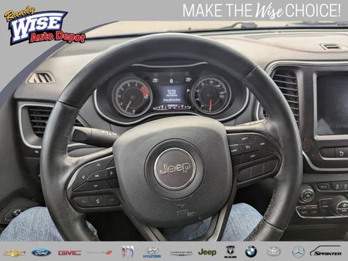 Used 2019 Jeep Cherokee Trailhawk w/ Comfort/Convenience Group AWD/4WD image 11