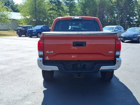 Used 2018 Toyota Tacoma SR5 AWD/4WD image 6