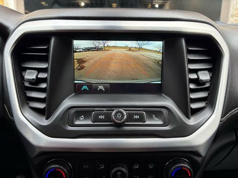 Used 2018 GMC Acadia SLE image 42