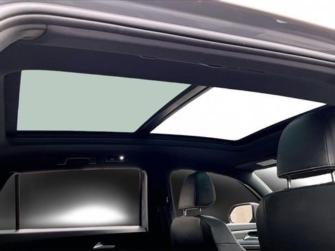 Used 2022 Volkswagen Atlas Cross Sport SE image 15