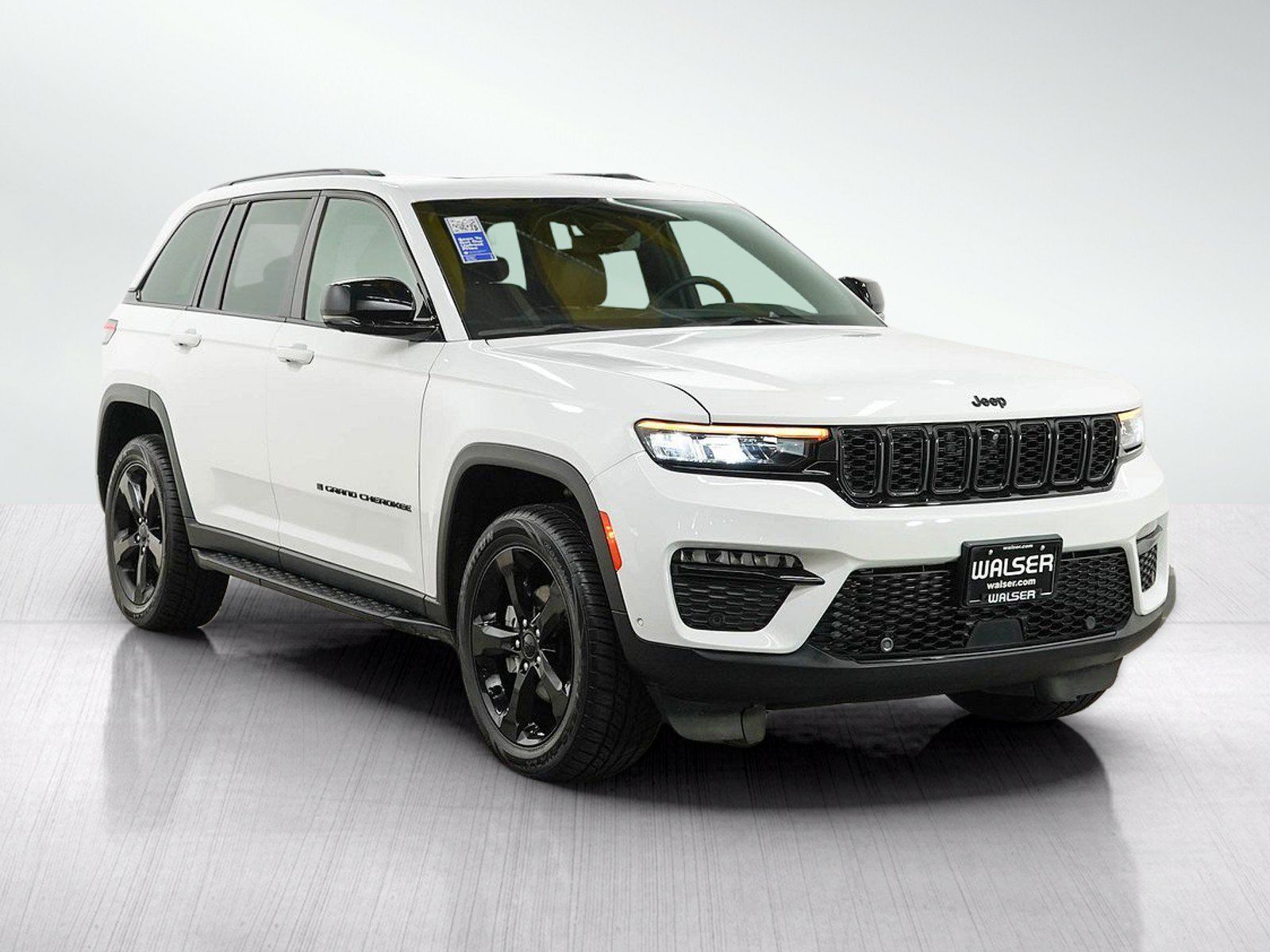 Used 2024 Jeep Grand Cherokee Limited w/ Luxury Tech Group II AWD/4WD image 8