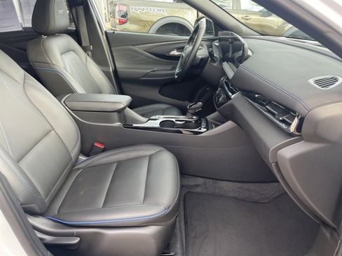 Used 2025 Buick Envista Sport Touring image 15