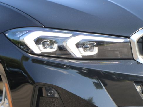 Certified 2025 BMW 330i Sedan w/ Premium Package image 5