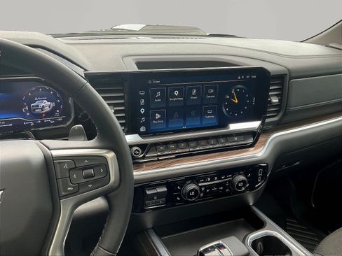 Used 2025 Chevrolet Silverado 1500 LT Trail Boss w/ Convenience Package II AWD/4WD image 10