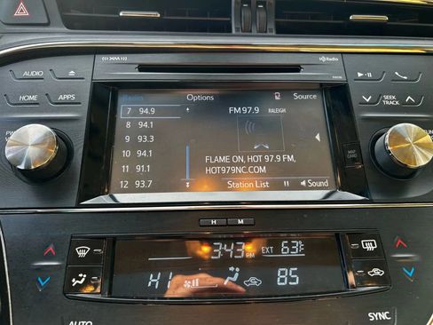 Used 2018 Toyota Avalon XLE Premium image 12