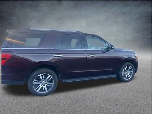 Used 2024 Ford Expedition Limited image 4
