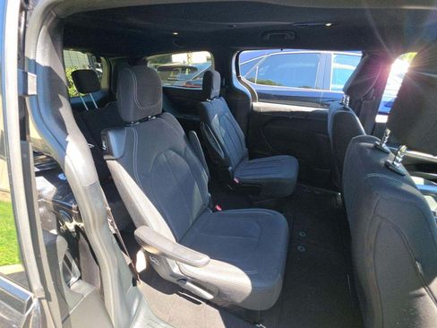 Used 2018 Chrysler Pacifica Touring Plus w/ S Appearance Package FWD image 13