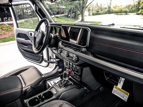 New 2026 Jeep Wrangler Unlimited Rubicon w/ Technology Group image 34