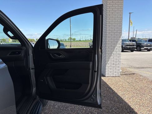 Used 2022 Chevrolet Suburban RST w/ Luxury Package AWD/4WD image 19