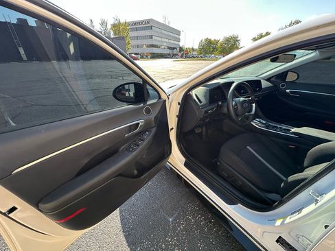 Used 2022 Hyundai Sonata SEL w/ Convenience Package FWD image 9