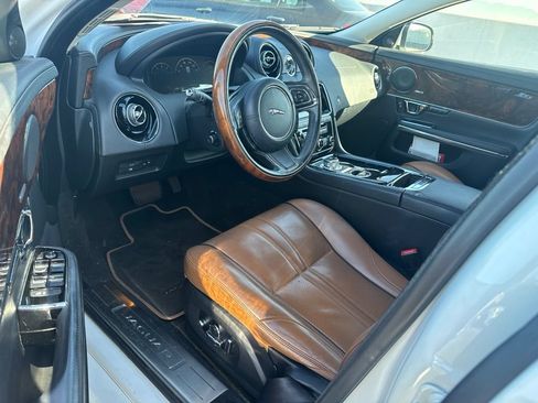 Used 2018 Jaguar XJ R-Sport RWD image 9