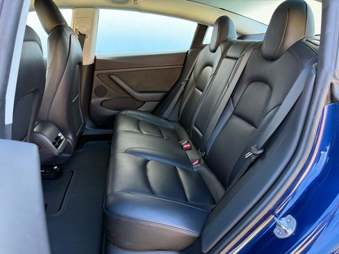 Used 2021 Tesla Model 3 Standard Range Plus image 4