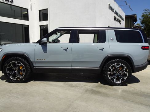 Used 2024 Rivian R1S Adventure AWD/4WD image 3