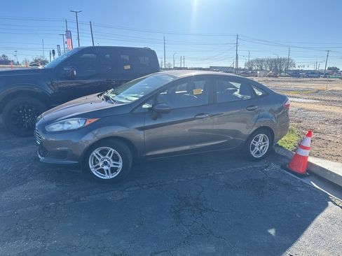 Used 2018 Ford Fiesta SE image 6