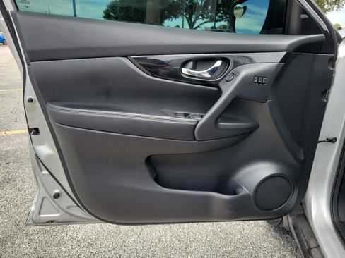 Used 2020 Nissan Rogue SL AWD/4WD image 16
