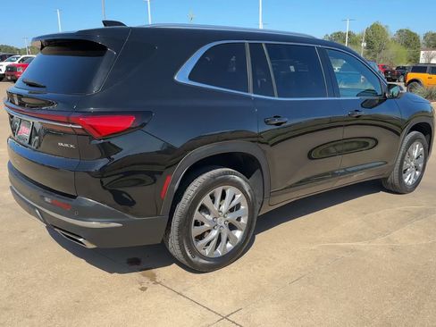 Used 2025 Buick Enclave Preferred image 7